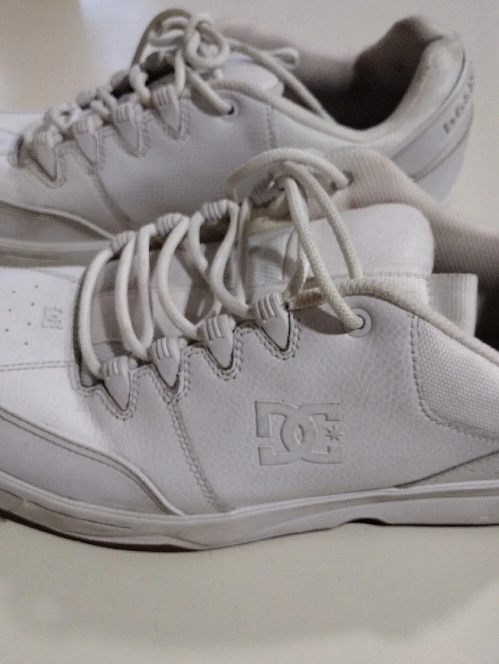 Men's DC Shoe Co. White Low-Top Casual Sneakers